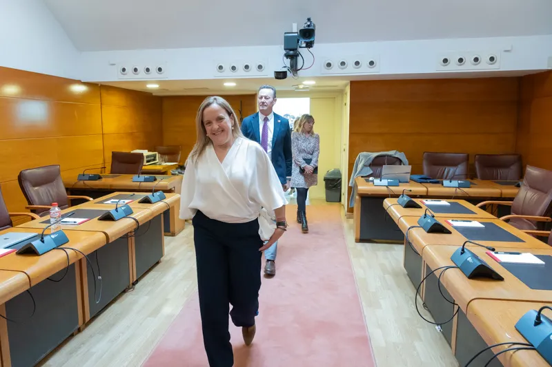  Urrutia anuncia que Cantabria contará con una ley de simplificación administrativa