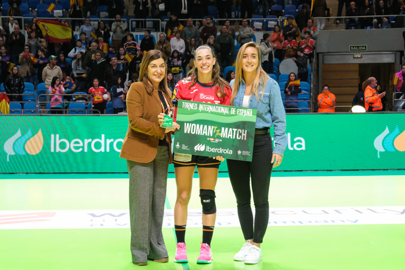 Noticias de Cantabria | El Cántabro | Cantabria anima en Santander a la selección española femenina de balonmano en su último torneo de preparación para el Campeonato del Mundo