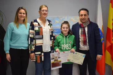  Caramés felicita a Natalia Gutiérrez Piñero por su doble victoria en la fase regional y nacional del IX Concurso de dibujo de la Federación española de Bancos de Alimentos