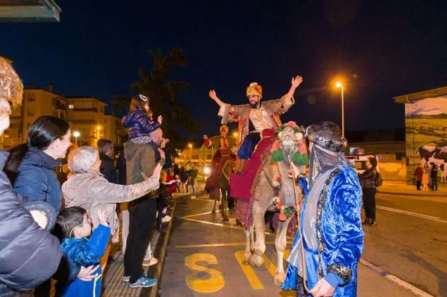 Torrelavega recibe al Cartero Real y sus dromedarios este 2 de enero