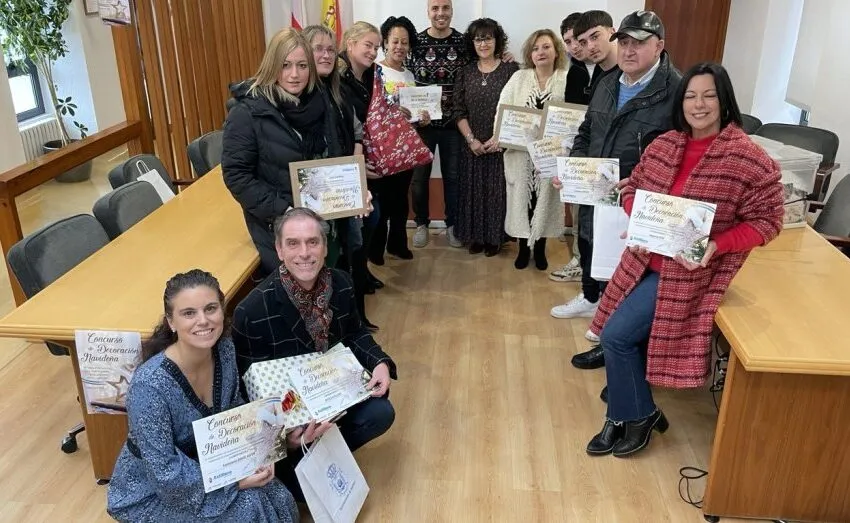  LA BARRICA, PELUQUERÍA BEGO Y PELUQUERÍA MARILÓ GANAN EL CONCURSO DE DECORACIÓN NAVIDEÑA DE ESCAPARATES DEL AYUNTAMIENTO DE ASTILLERO