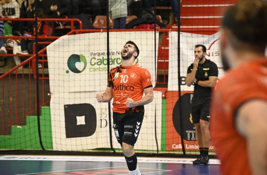 Victoria del Bathco BM Torrelavega ante Ademar León