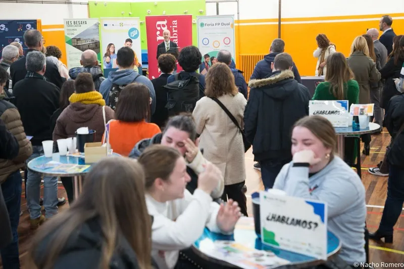 Silva anima a las empresas de Cantabria a colaborar con los centros educativos en la promoción de la FP Dual para favorecer la empleabilidad de los jóvenes