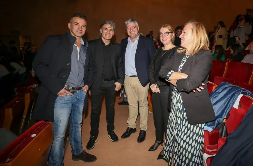  Eva Guillermina Fernández destaca la necesidad de difundir y cuidar nuestro folclore en el estreno del documental ‘Tonadas de taberna’