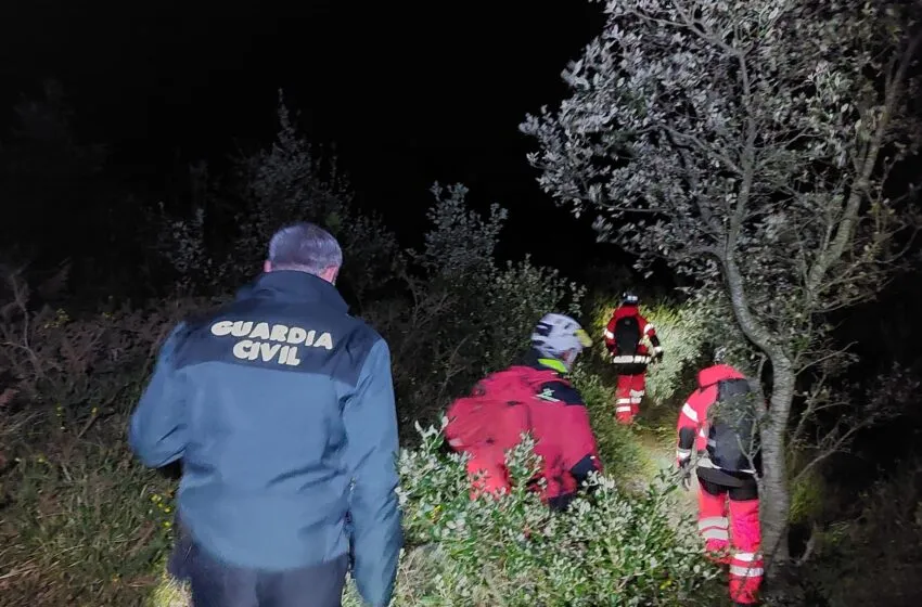  La Guardia Civil rescataron anoche a dos senderistas de 29 años
