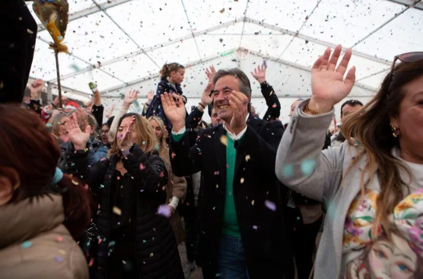 Más de mil personas despiden el año en las primeras precampanadas de la historia de Camargo