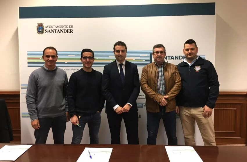  El Ayuntamiento pacta mejoras laborales con el cuerpo de bomberos municipal