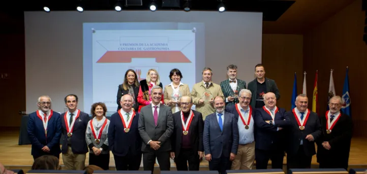  El salón de actos de UNEATLANTICO acoge la V entrega de premios de la Academia Cántabra de Gastronomía