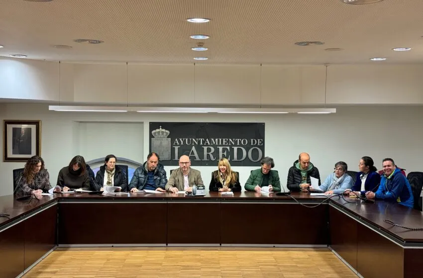  El Ayuntamiento de Laredo firma un convenio con los centros educativos de la villa para la utilización pública de la piscina municipal