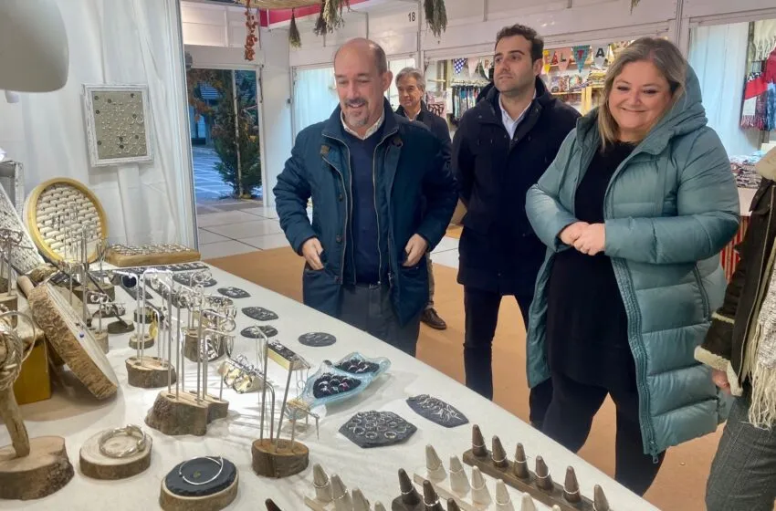  Santander inaugura el Mercado de Navidad con 46 puestos en la Plaza de Pombo