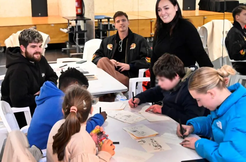  Marco Oggian protagoniza una intervención artística en las escaleras de Espacio Joven