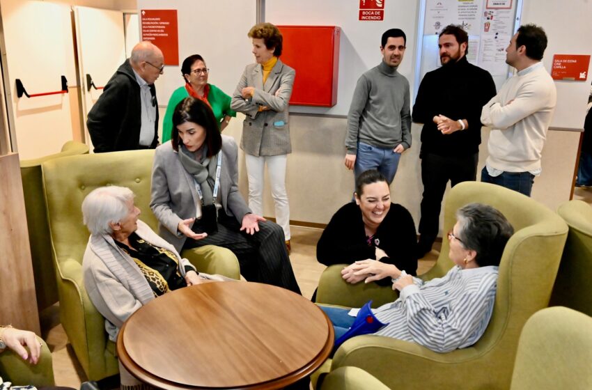  La Corporación visita los centros de mayores para desear feliz Navidad a usuarios y trabajadores