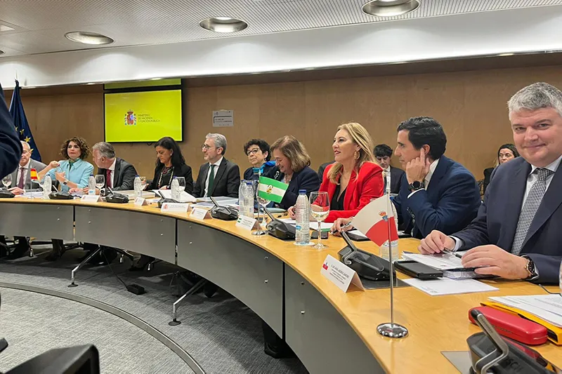  Cantabria muestra su «disconformidad» por el reparto del déficit y «preocupación» ante el futuro de la financiación autonómica