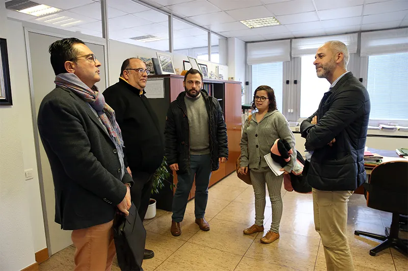 Noticias de Cantabria | El Cántabro | Sergio Silva se reúne con representantes de la Fundación Igareda y Balbás para conocer sus demandas en el centro concertado Sagrado Corazón de Cabezón de la Sal