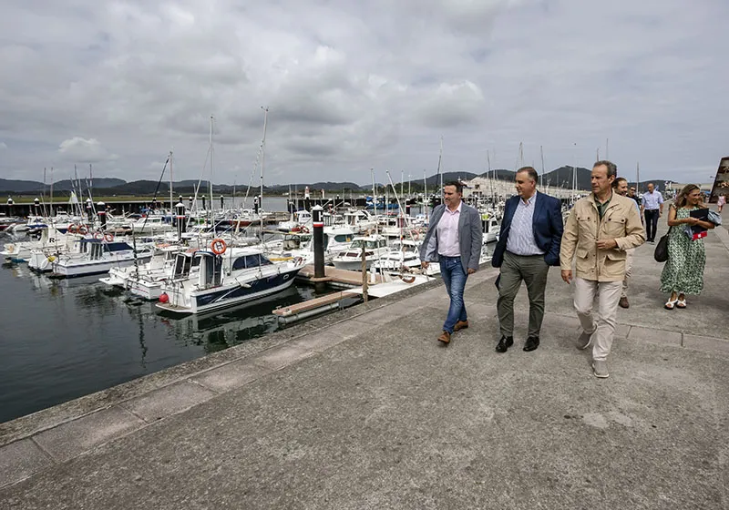  Roberto Media anuncia la licitación de las obras de adecuación de la cara oeste de los diques del puerto de Santoña, con un presupuesto de 1,9 millones de euros