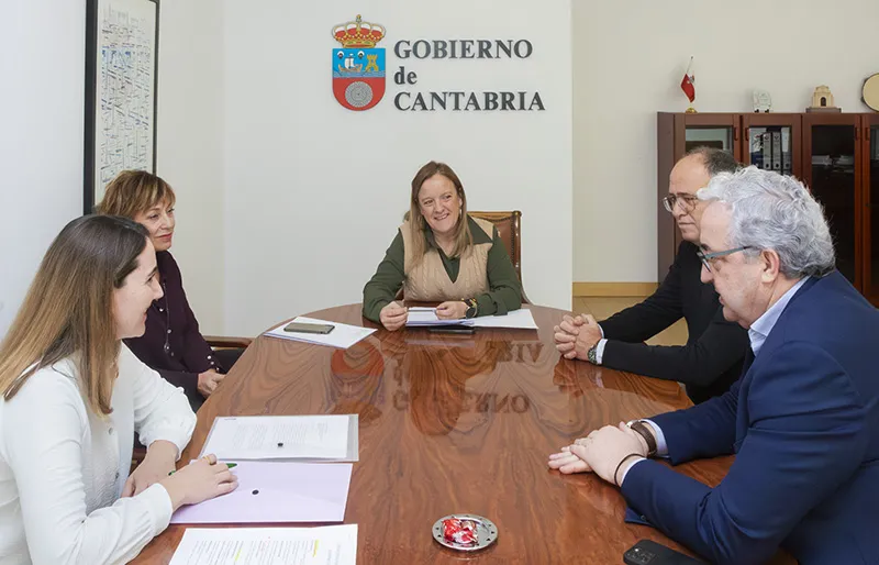  El Gobierno y el Colegio de Médicos estudian soluciones para garantizar el relevo generacional de los profesionales que trabajan en la Administración 