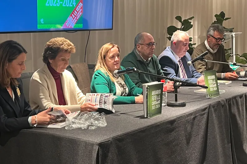  El Gobierno destaca la referencia del Anuario del Fútbol Cántabro para poner en valor el trabajo de los protagonistas y clubes del fútbol regional