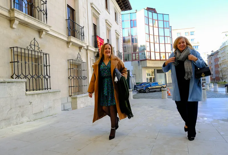 Noticias de Cantabria | El Cántabro | Isabel Urrutía asiste a la misa de inicio del Ministerio Episcopal y toma de posesión del nuevo obispo de Santander