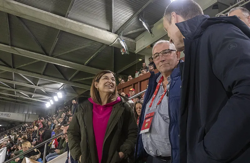  Buruaga asiste en El Sardinero al partido de Copa del Rey entre el Cayón y el Athletic Club de Bilbao