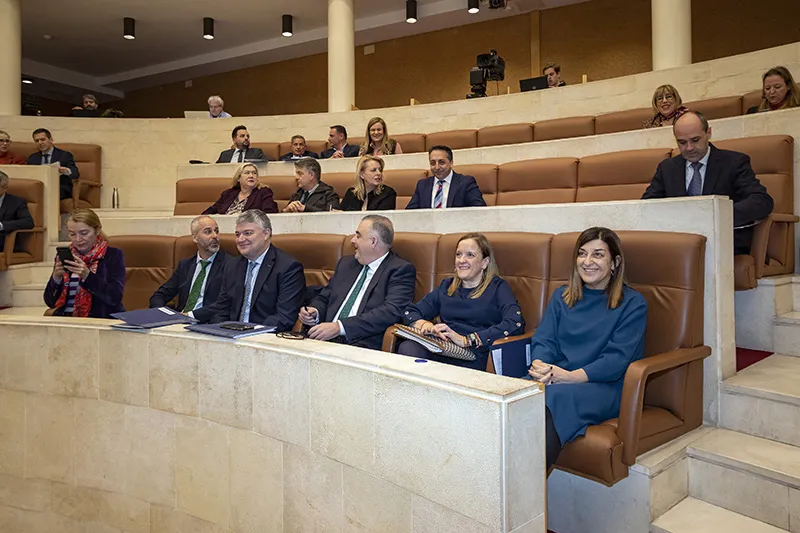  Aprobados los primeros presupuestos del Gobierno de Buruaga y la reforma fiscal «más ambiciosa» que inyectará a la economía cántabra 90 millones adicionales