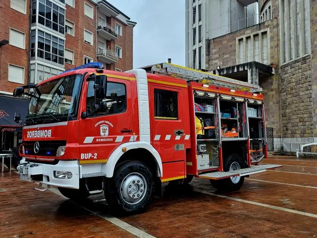  El Ayuntamiento adquirirá dos barredoras y una autobomba urbana que mejorarán los Servicios de Limpieza Viaria y Bomberos