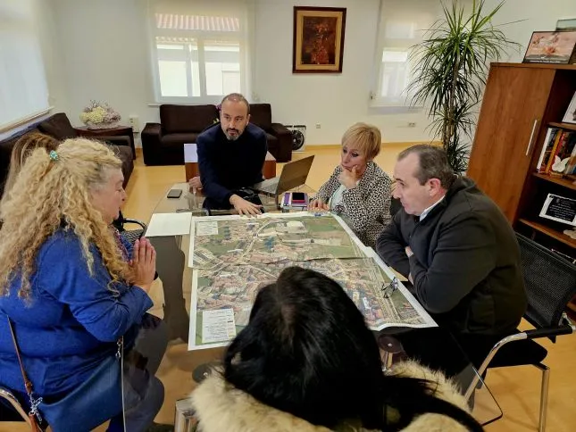 Noticias de Cantabria | El Cántabro | López Estrada informa a los vecinos de Sierra de las medidas previstas a corto, medio y largo plazo para mejorar la movilidad