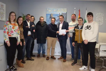 Noticias de Cantabria | El Cántabro | El Ayuntamiento de Piélagos entrega a Cruz Roja Cantabria la recaudación del rosco solidario de bolo palma disputado esta Navidad