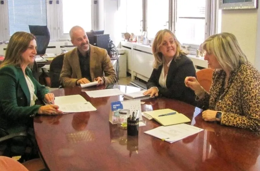  El Ayuntamiento de Sta. Mª de Cayón consigue el compromiso de la Consejería de Educación para reparar el tejado del colegio Gerardo Diego