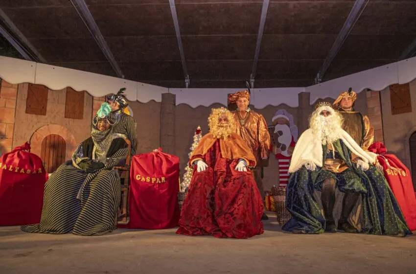  Los Reyes Magos llevaron la ilusión y la magia a La Robleda de Puente San Miguel