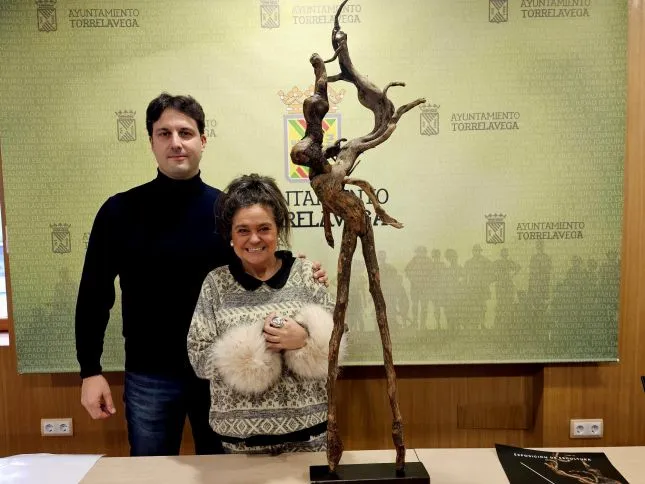 Noticias de Cantabria | El Cántabro | ‘Caminantes de sombras’ de Diego Terán inaugura el año expositivo en la sala Mauro Muriedas
