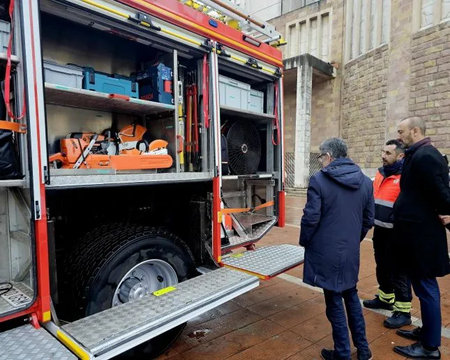 Noticias de Cantabria | El Cántabro | El Parque de Bomberos incorpora un vehículo autobomba