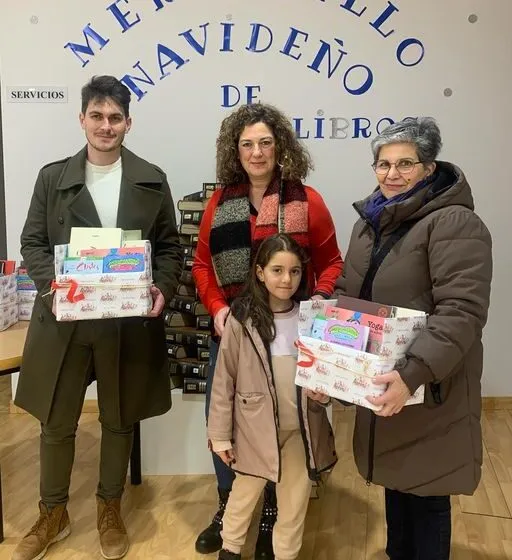  La Biblioteca entrega los lotes de libros del sorteo del mercadillo de libros expurgados