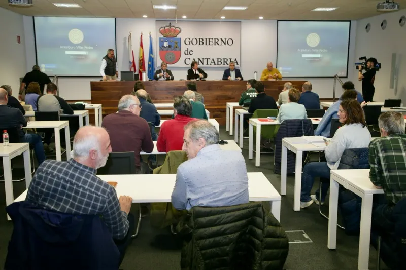  Palencia considera «imprescindible» potenciar y priorizar el sector primario para contribuir a la prevención de los incendios forestales en Cantabria