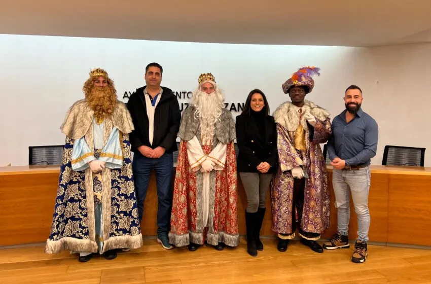  Sus Majestades los Reyes Magos de Oriente comienzan la visita a Santa Cruz de Bezana