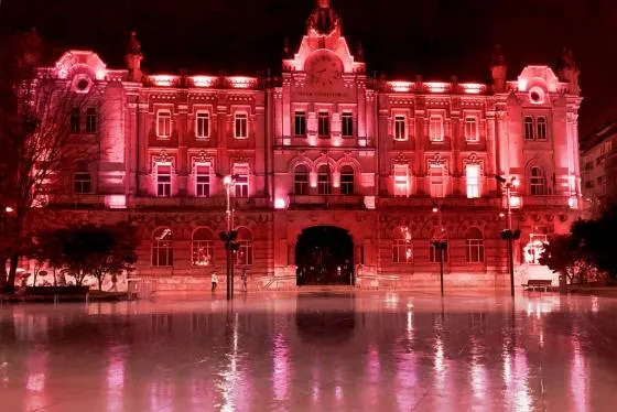  Ayuntamiento y Palacio de la Magdalena se iluminarán de rojo por el 56 cumpleaños del Rey