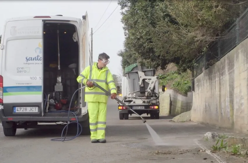  El Ayuntamiento intensifica la limpieza de los entornos de los contenedores