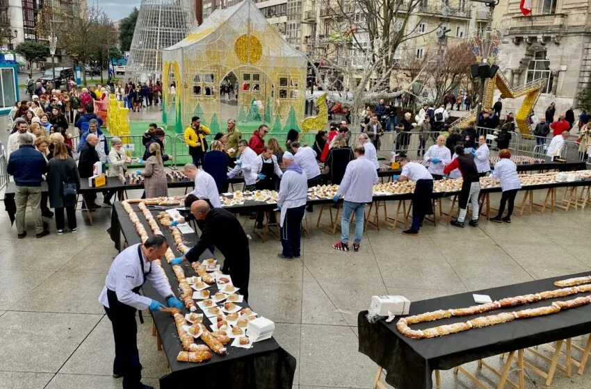  Santander reparte más de 1.300 raciones de roscón solidario en la Plaza del Ayuntamiento