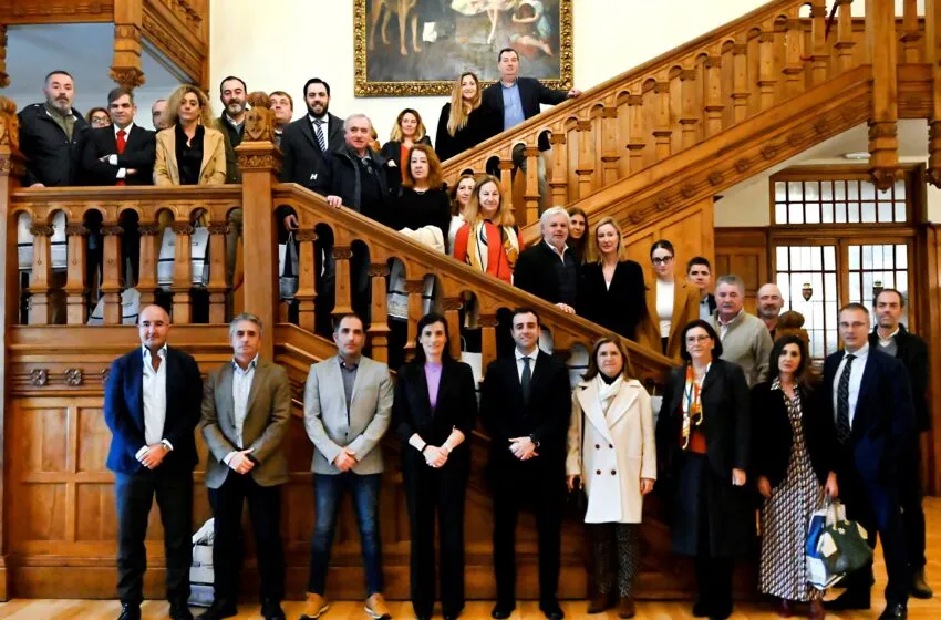  La alcaldesa traslada al sector turístico las estrategias y actuaciones del Ayuntamiento para 2024