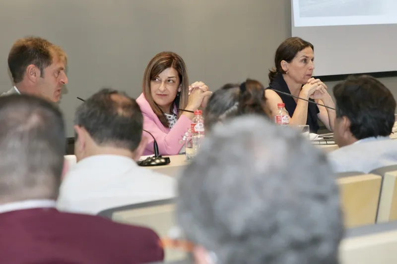  Buruaga pide colaboración para consensuar y reforzar la nueva ley regional de simplificación administrativa