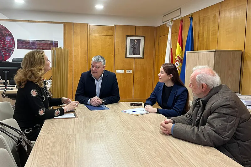  Economía contempla la captación de fondos europeos para nuevas iniciativas culturales en beneficio de los coros y el folclore cántabro