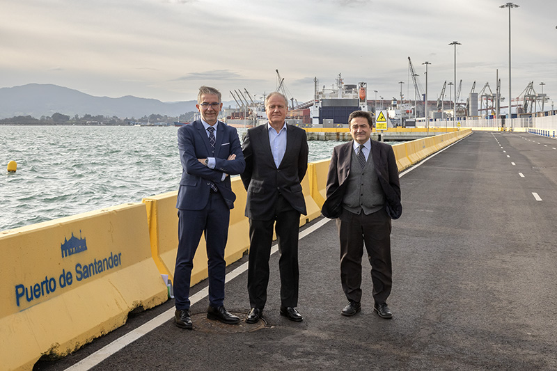  Arasti felicita al puerto de Santander por superar en 2023 su récord «histórico» en el tráfico de mercancías y ser «el que más crece del norte de España»