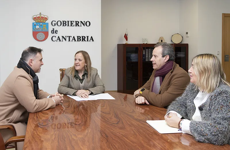 Isabel Urrutia confirma el compromiso del Ejecutivo con la convocatoria única de oposiciones para los cuerpos de policía local de Cantabria