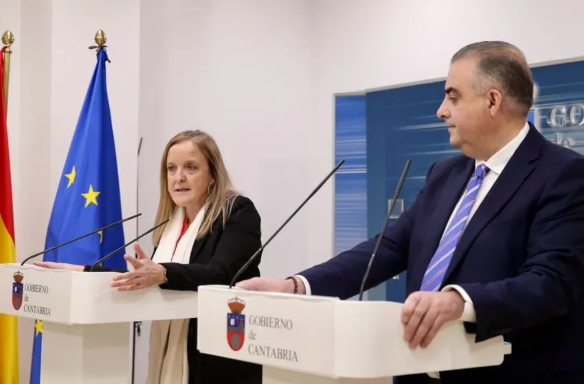 El Gobierno de Cantabria exige al Ministerio que intervenga mar adentro para frenar la llegada de pellets y refuerzos por tierra para su vigilancia y retirada