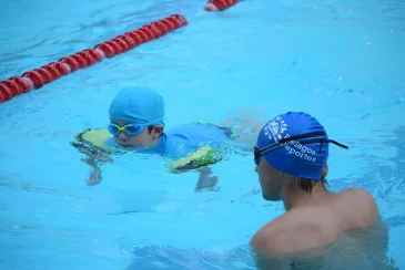  El Ayuntamiento de Piélagos abrirá del 10 al 20 de febrero la inscripción en los cursillos de natación que ofertará esta primavera en Renedo