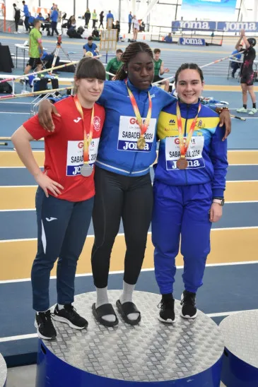  La atleta del Piélagos Andrea Njimi, oro y récord de España Sub18 en lanzamiento de peso