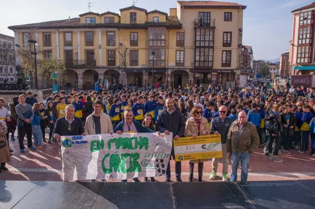  López Estrada felicita a los alumnos de El Salvador por su solidaridad y su donación a la AECC