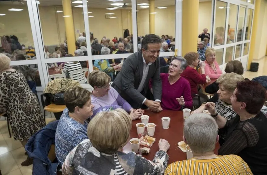  Más de 300 mayores de Camargo disfrutan del Baile de Carnaval en la primera jornada de las fiestas