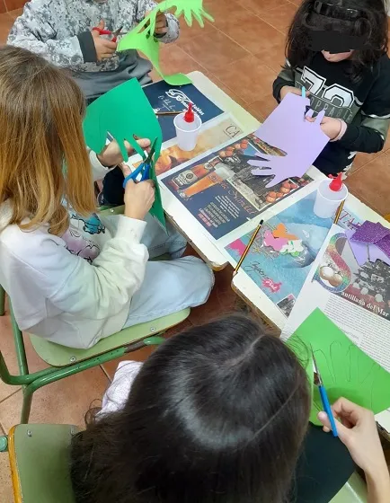  Éxito de los talleres por los pueblos de Cayón que reúnen a más de cien niños