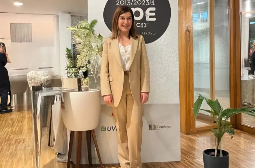  La presidenta Buruaga asiste a la clausura del X Aniversario de APD en Cantabria