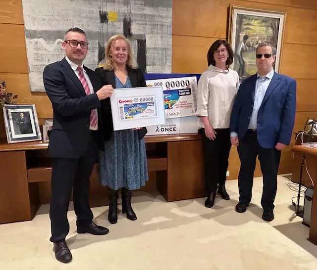  LA ONCE PRESENTA EN EL PARLAMENTO CÁNTABRO EL ‘CUPONAZO’ DEDICADO A LA ELIMINACIÓN DEL TÉRMINO ‘DISMINUIDO’ DE LA CONSTITUCIÓN